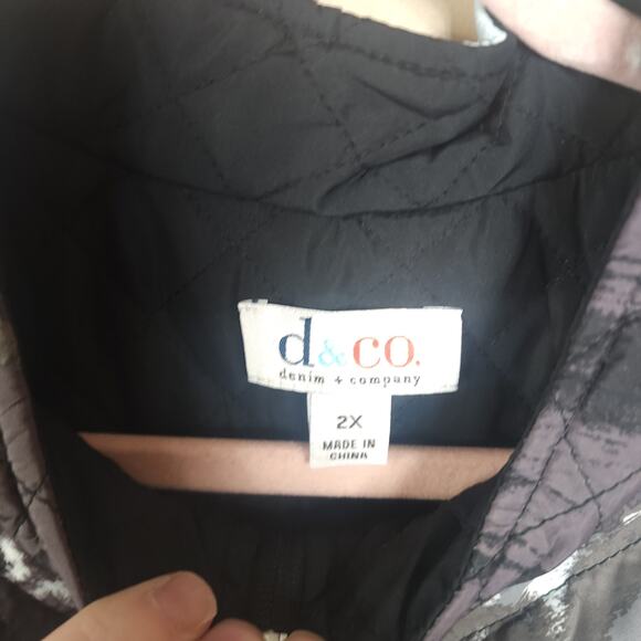 D&CO Full Zip Quilted Vest in Gray Abstract Floral Size 2X - Picture 8 of 9